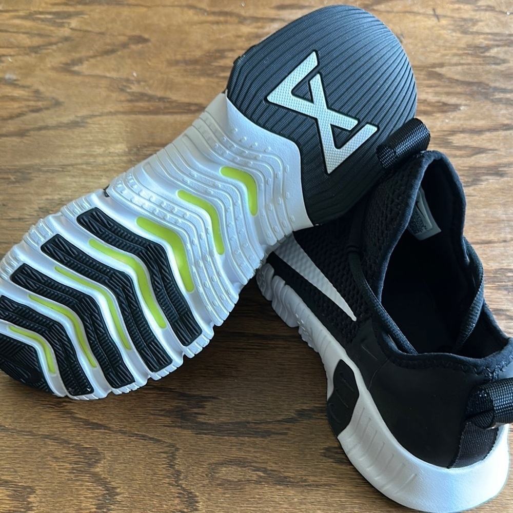 Nike Black Athletic Shoes - Picture 2 of 4